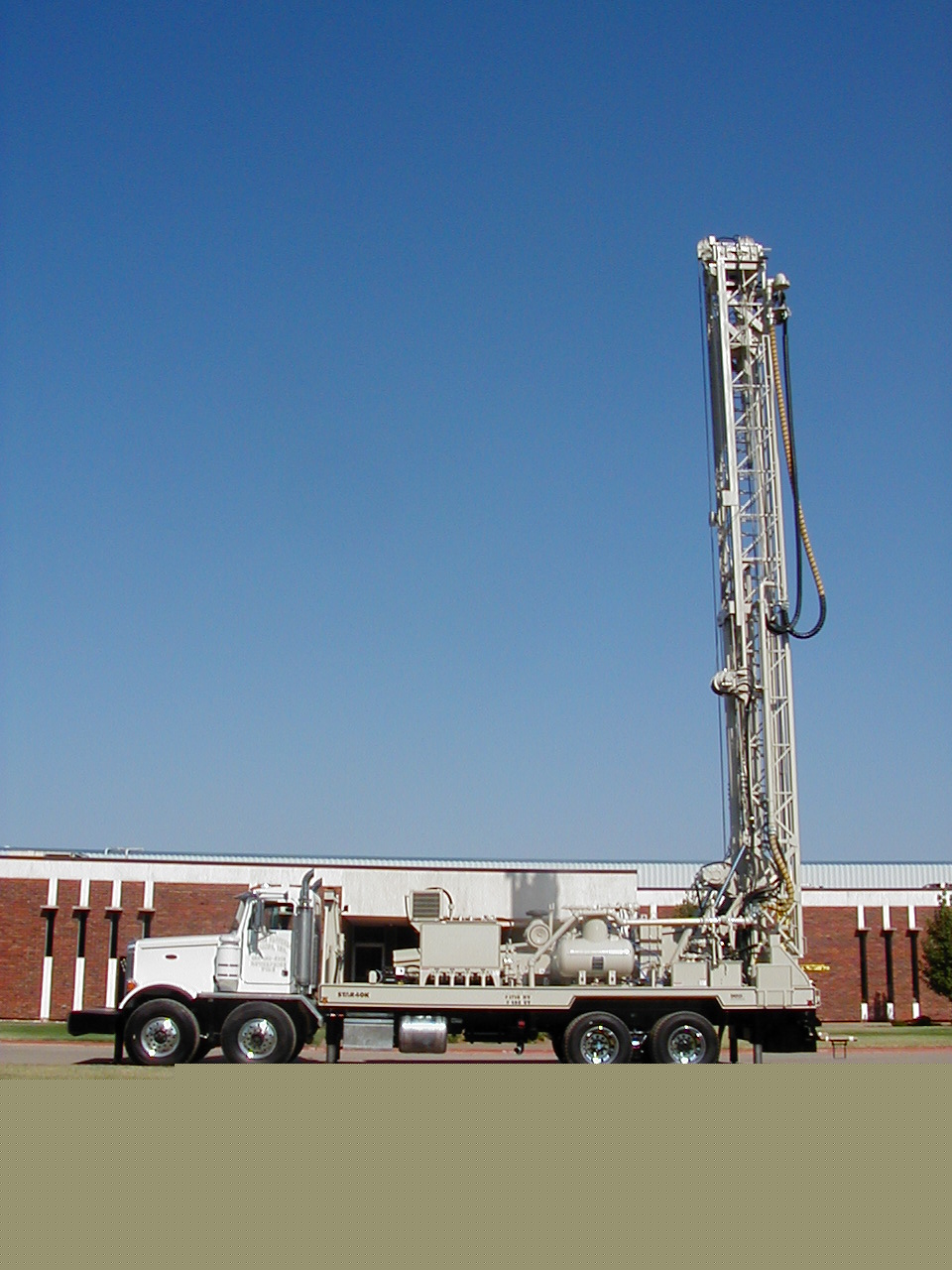 SS-40K Gardner 907515 Left Side Mast Up.jpg